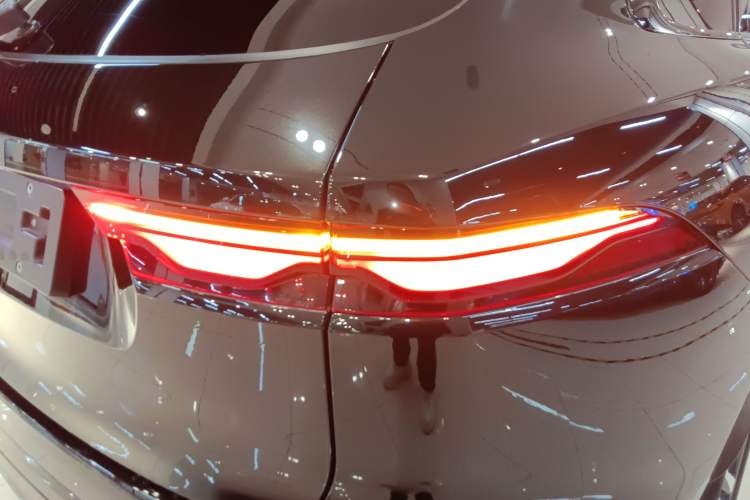 Used Jaguar F-PACE 2024 P250 R-Dynamic SE Right Rear Taillight