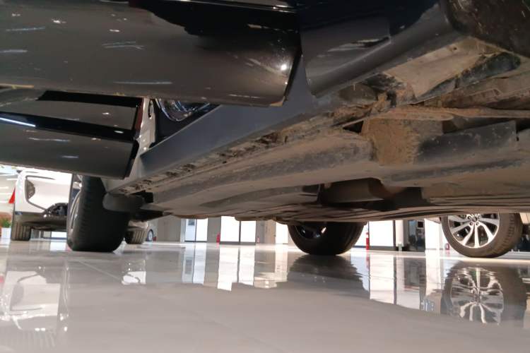 Used Jaguar F-PACE 2024 P250 R-Dynamic SE Right Side Sill