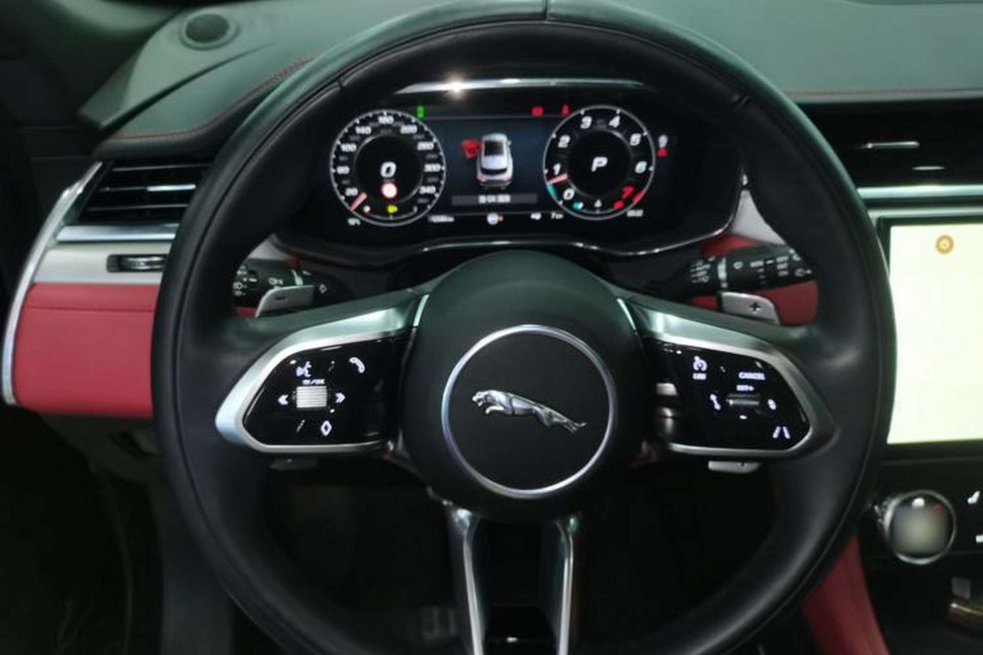 Used Jaguar F-PACE 2024 P250 R-Dynamic SE Steering Wheel