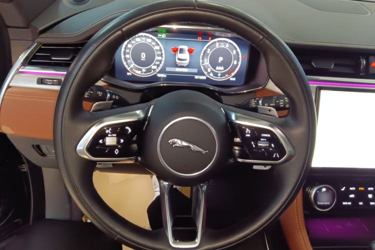 Used Jaguar F-PACE 2024 P250 R-Dynamic SE Steering Wheel