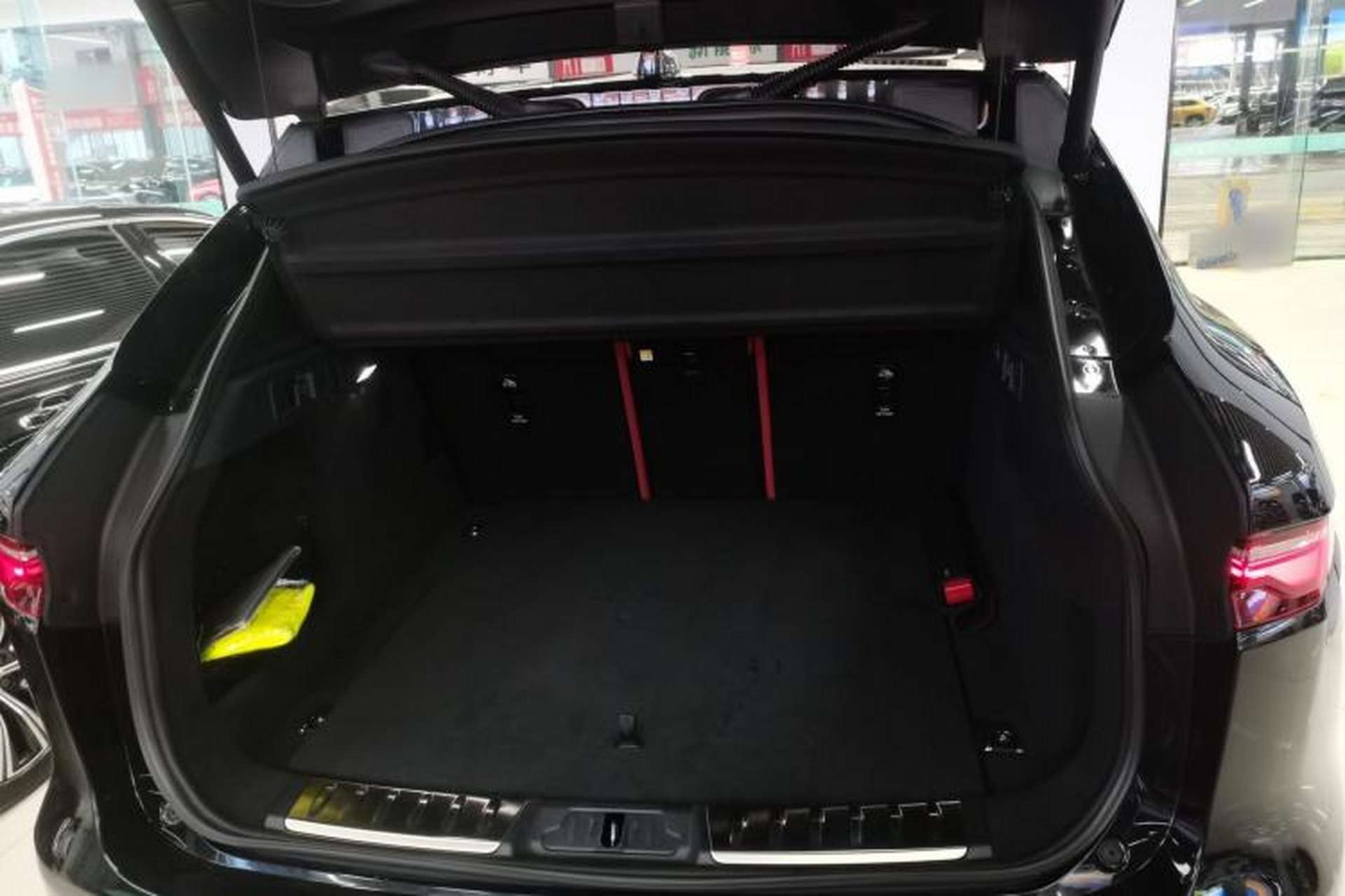 Used Jaguar F-PACE 2024 P250 R-Dynamic SE Trunk