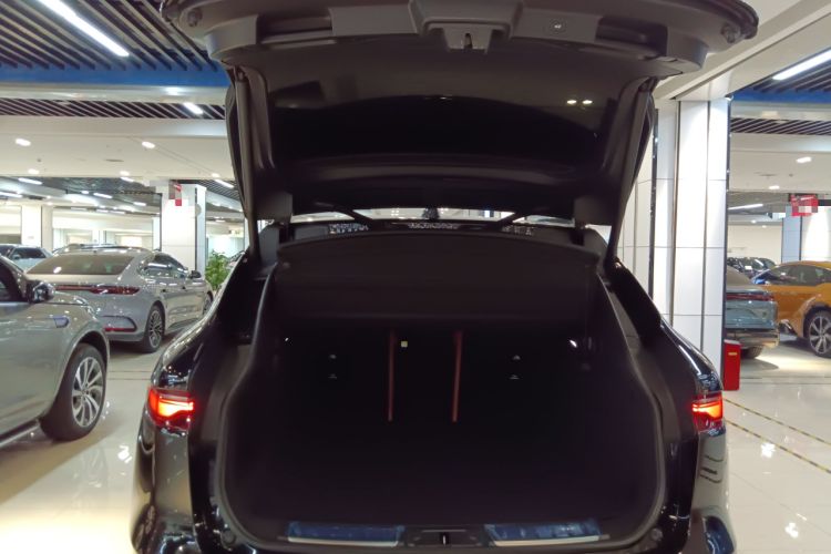 Used Jaguar F-PACE 2024 P250 R-Dynamic SE Trunk