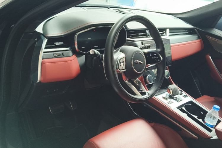 Used Jaguar F-PACE 2024 P250 R-Dynamic HSE Center Console
