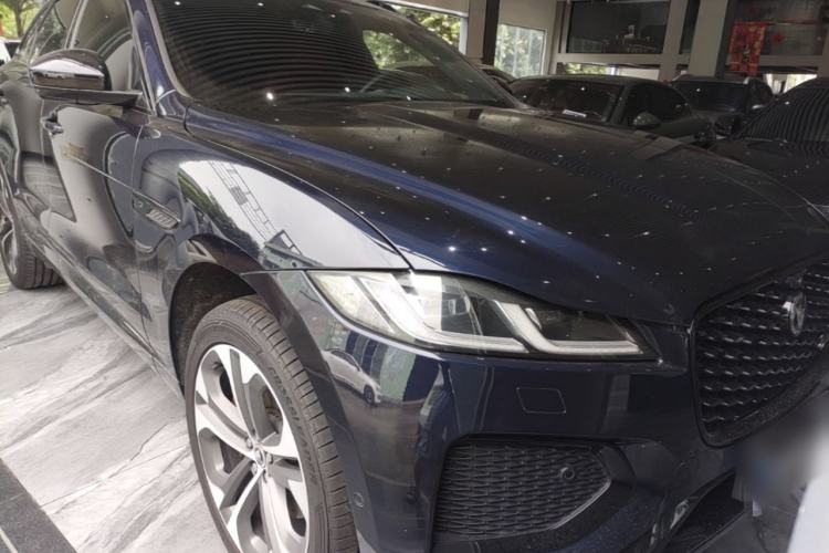 Used Jaguar F-PACE 2024 P250 R-Dynamic HSE Front Right 45 Deg