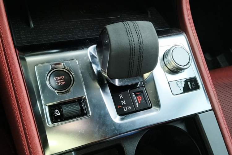 Used Jaguar F-PACE 2024 P250 R-Dynamic HSE Gear Lever