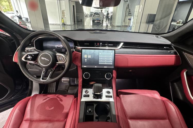 Used Jaguar F-PACE 2024 P250 R-Dynamic HSE Interior 3