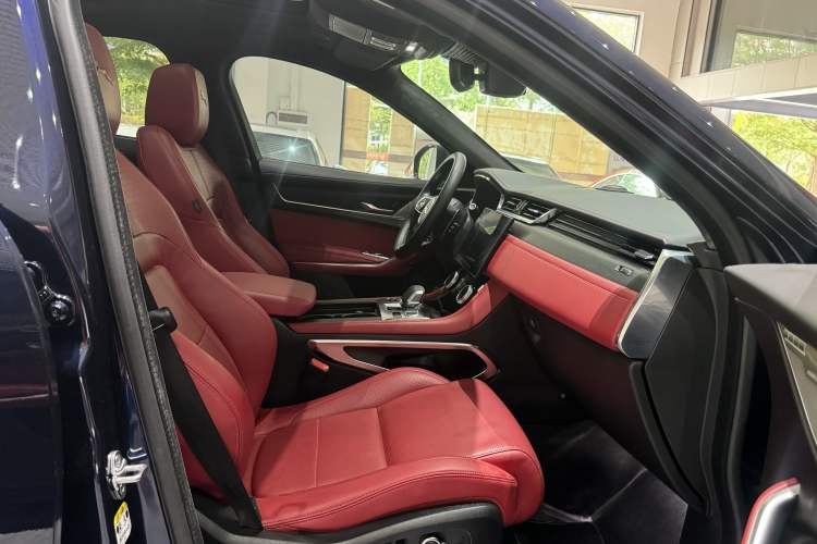 Used Jaguar F-PACE 2024 P250 R-Dynamic HSE Interior 5