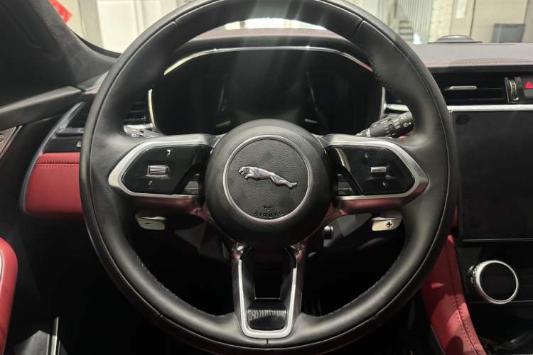 Used Jaguar F-PACE 2024 P250 R-Dynamic HSE Interior 6