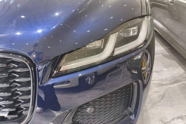 Used Jaguar F-PACE 2024 P250 R-Dynamic HSE Left Front Headlight