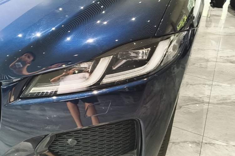 Used Jaguar F-PACE 2024 P250 R-Dynamic HSE Left Front Headlight