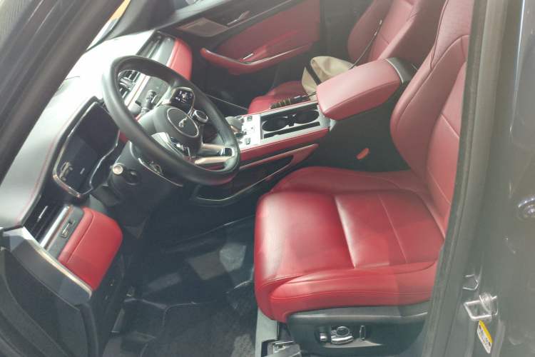 Used Jaguar F-PACE 2024 P250 R-Dynamic HSE Left Front Seat