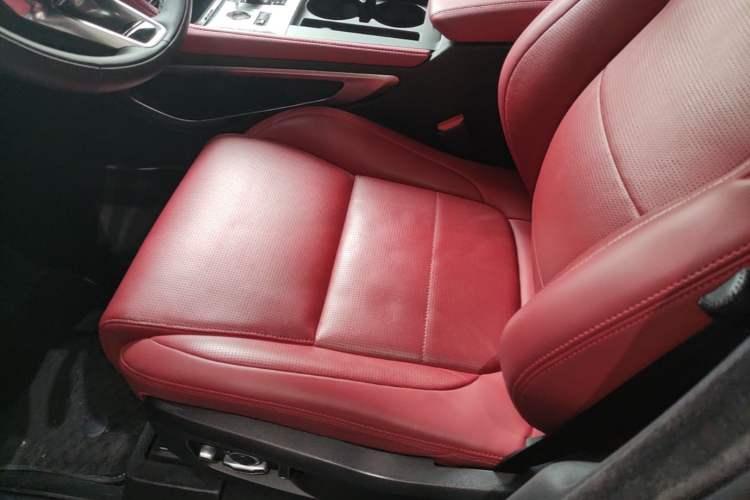Used Jaguar F-PACE 2024 P250 R-Dynamic HSE Left Front Seat