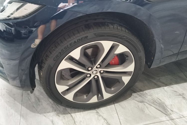 Used Jaguar F-PACE 2024 P250 R-Dynamic HSE Left Front Wheel Hub