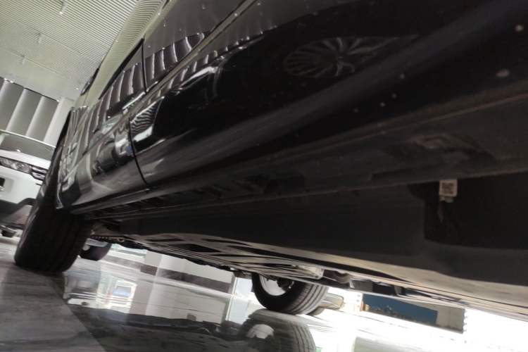 Used Jaguar F-PACE 2024 P250 R-Dynamic HSE Left Side Sill