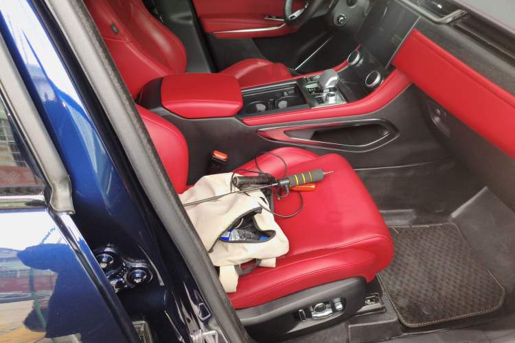 Used Jaguar F-PACE 2024 P250 R-Dynamic HSE Right Front Seat