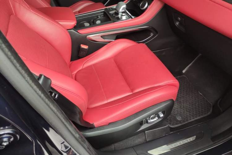 Used Jaguar F-PACE 2024 P250 R-Dynamic HSE Right Front Seat