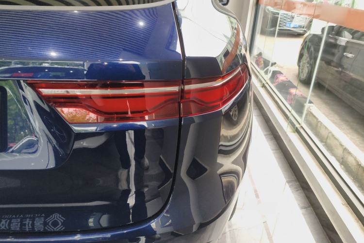 Used Jaguar F-PACE 2024 P250 R-Dynamic HSE Right Rear Taillight