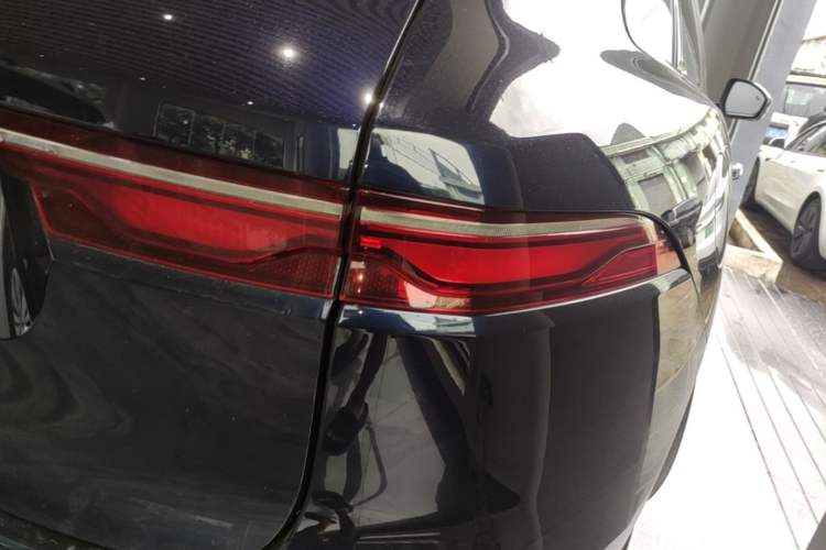 Used Jaguar F-PACE 2024 P250 R-Dynamic HSE Right Rear Taillight