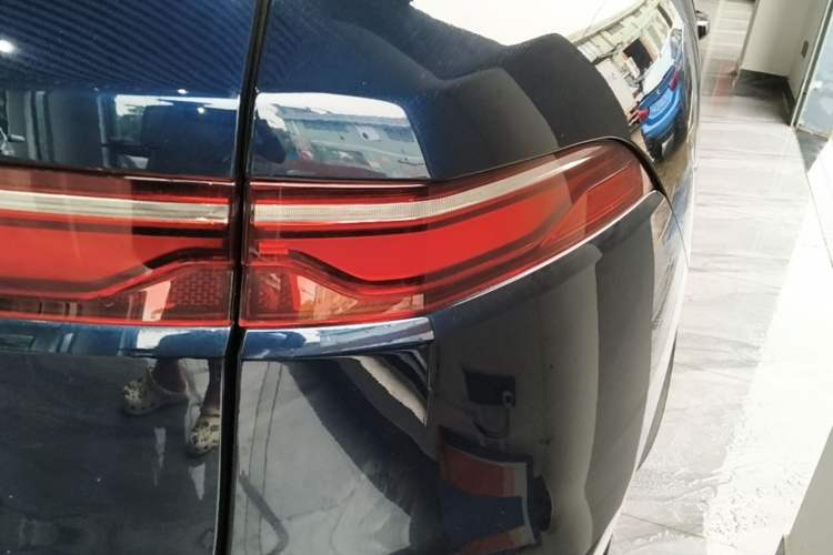 Used Jaguar F-PACE 2024 P250 R-Dynamic HSE Right Rear Taillight