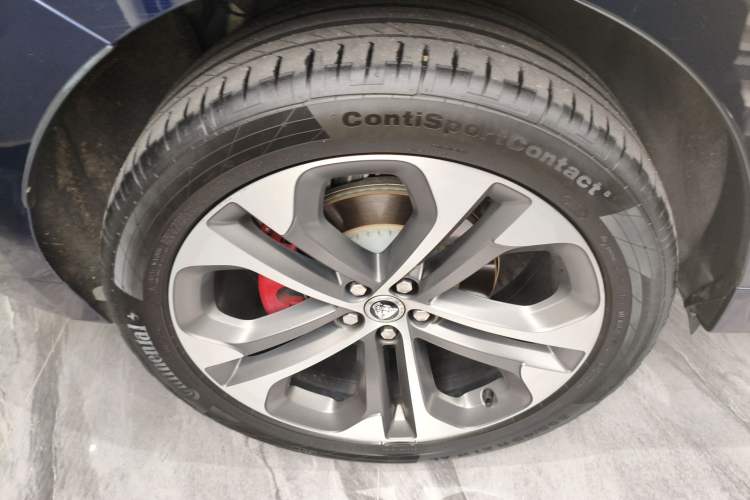 Used Jaguar F-PACE 2024 P250 R-Dynamic HSE Right Rear Wheel Hub