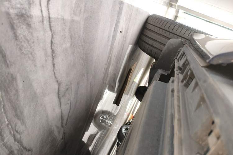 Used Jaguar F-PACE 2024 P250 R-Dynamic HSE Right Side Sill