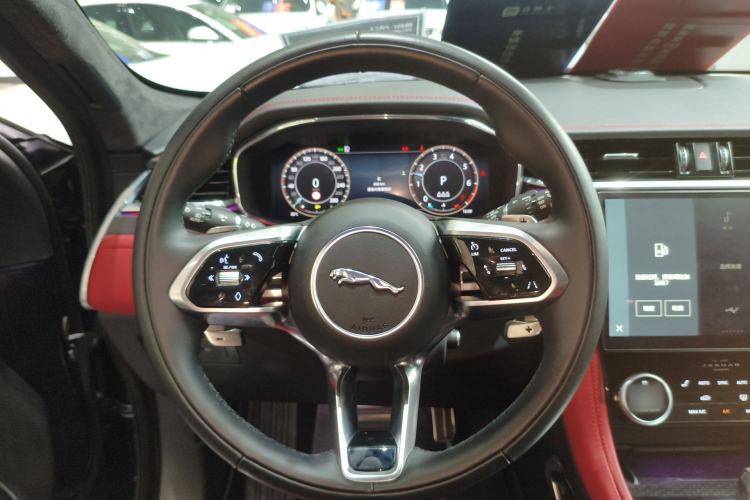 Used Jaguar F-PACE 2024 P250 R-Dynamic HSE Steering Wheel