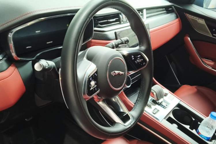 Used Jaguar F-PACE 2024 P250 R-Dynamic HSE Steering Wheel
