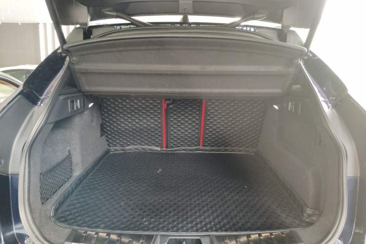 Used Jaguar F-PACE 2024 P250 R-Dynamic HSE Trunk