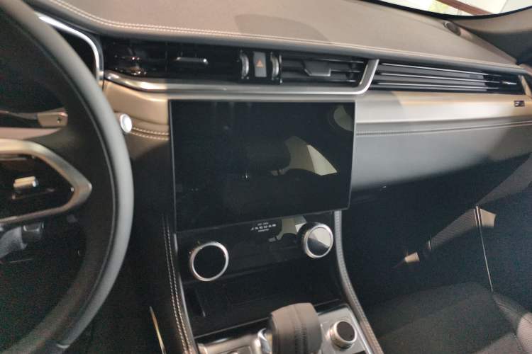 Used Jaguar F-PACE 2024 P250 R-Dynamic SE Audio And AC Panel