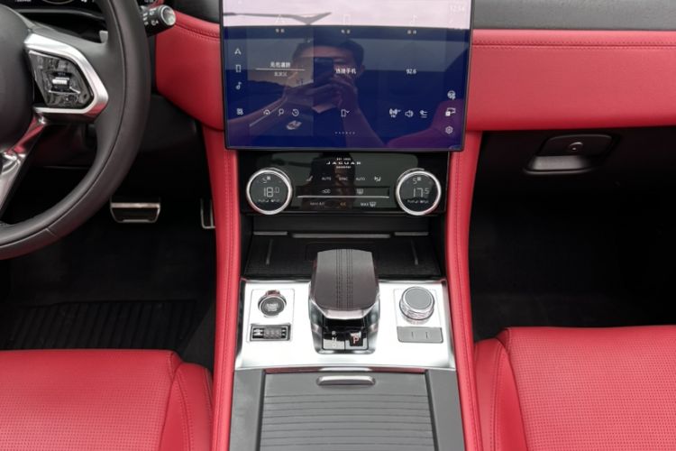 Used Jaguar F-PACE 2024 P250 R-Dynamic HSE Audio And AC Panel