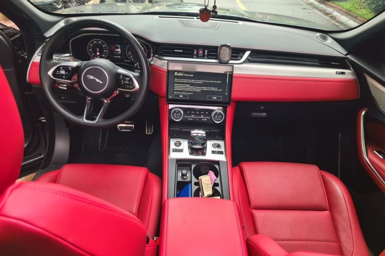 Used Jaguar F-PACE 2024 P250 R-Dynamic SE Center Console