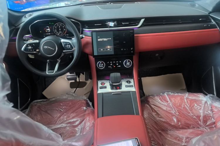 Used Jaguar F-PACE 2024 P400 SPORT Center Console