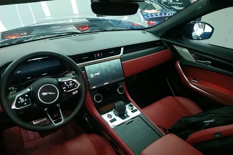 Used Jaguar F-PACE 2024 P250 R-Dynamic HSE Center Console