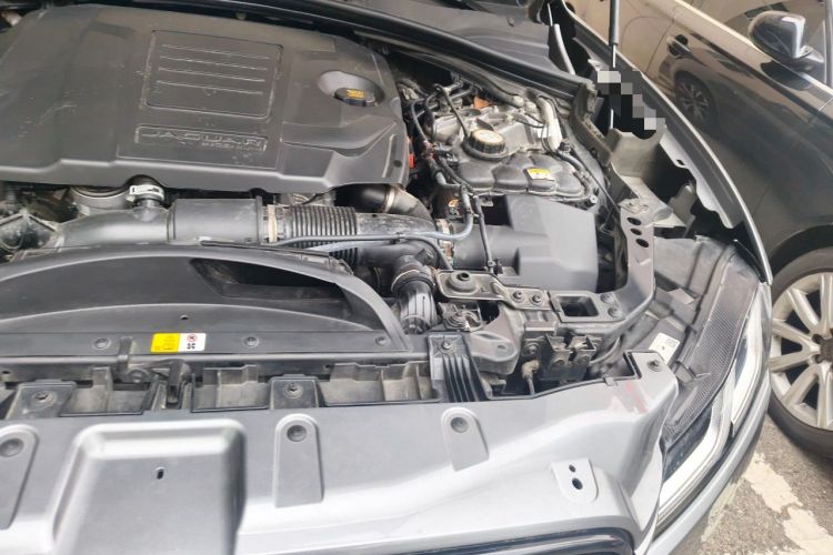 Used Jaguar F-PACE 2024 P250 R-Dynamic SE Engine Bay Left