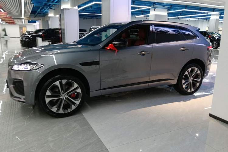 Used Jaguar F-PACE 2024 P250 R-Dynamic HSE Exterior 3