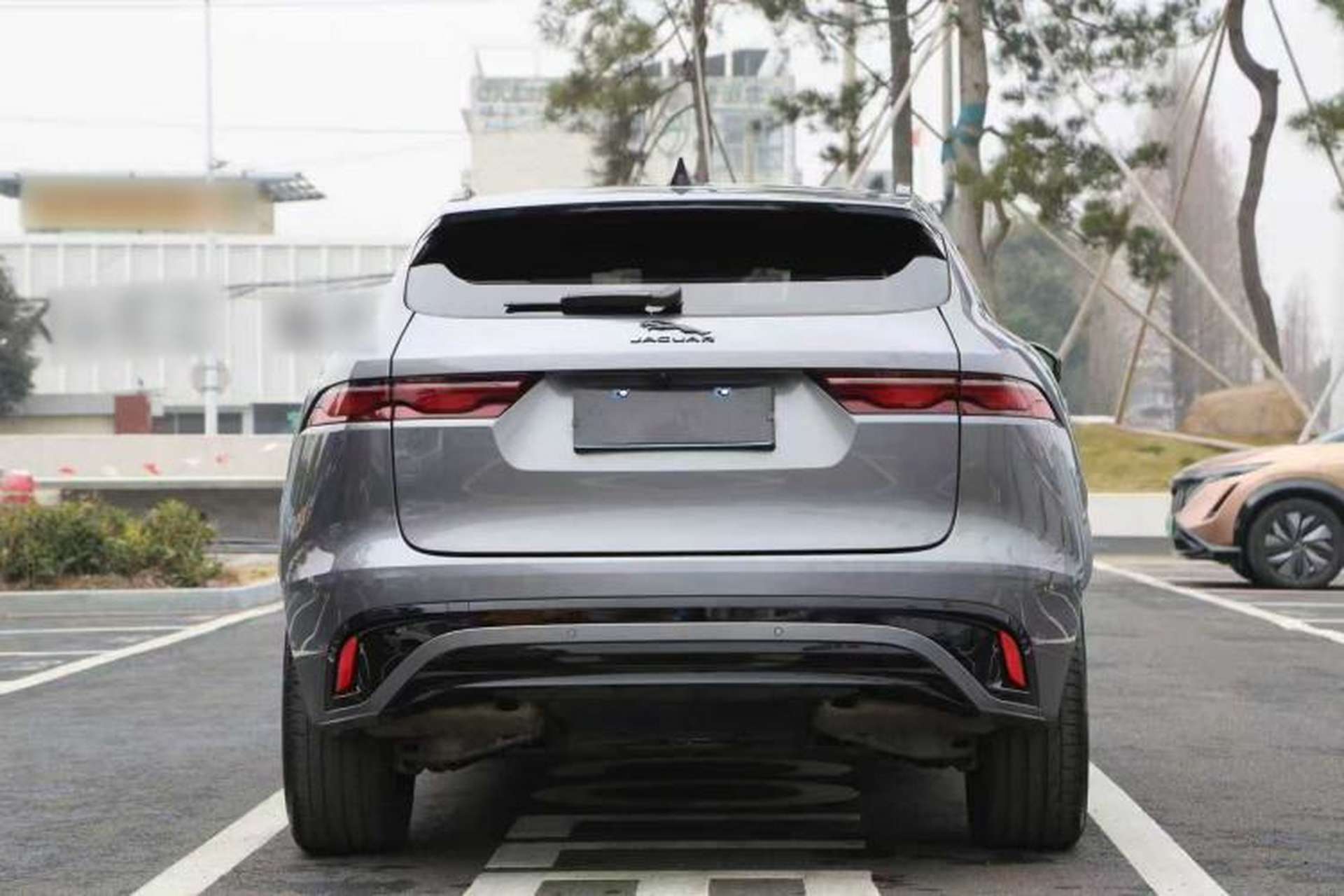 Used Jaguar F-PACE 2024 P250 R-Dynamic SE Exterior 4