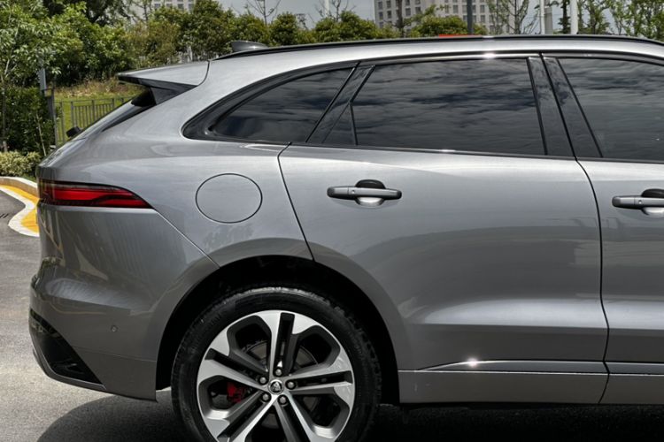 Used Jaguar F-PACE 2024 P250 R-Dynamic HSE Exterior 4