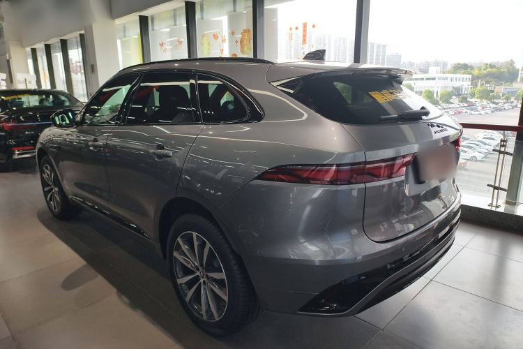 Used Jaguar F-PACE 2024 P250 R-Dynamic SE Exterior 5