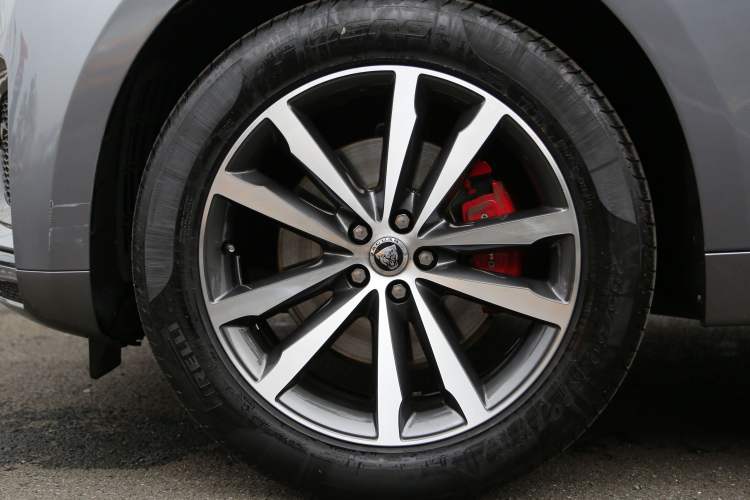 Used Jaguar F-PACE 2024 P250 R-Dynamic SE Exterior 6