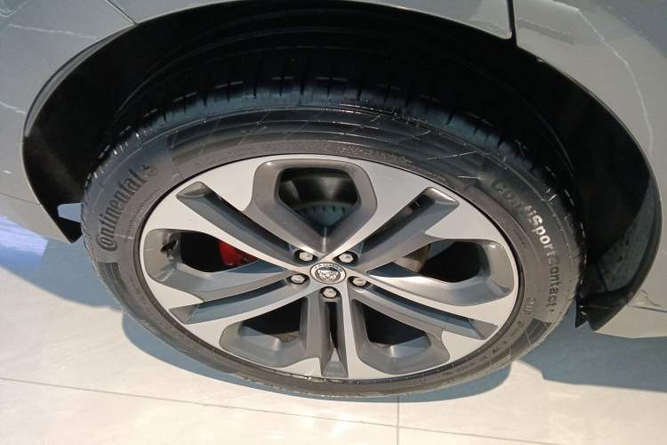 Used Jaguar F-PACE 2024 P250 R-Dynamic HSE Exterior 8