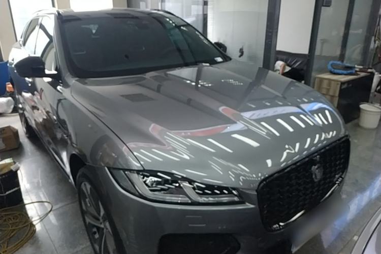 Used Jaguar F-PACE 2024 P250 R-Dynamic HSE Front Right 45 Deg