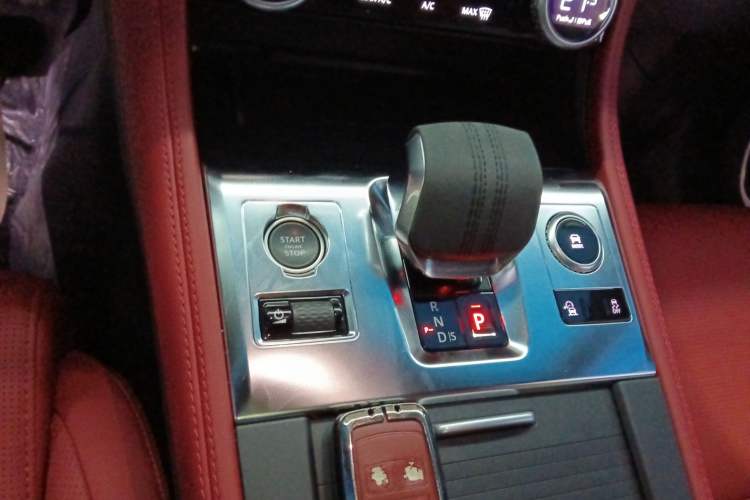 Used Jaguar F-PACE 2024 P250 R-Dynamic HSE Gear Lever