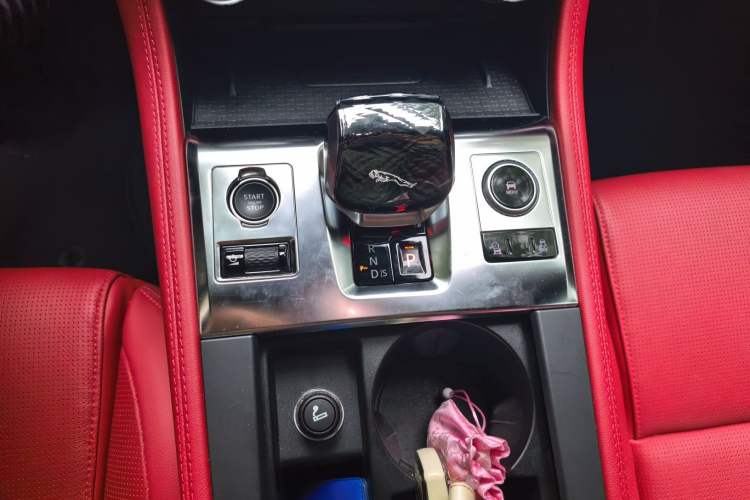 Used Jaguar F-PACE 2024 P250 R-Dynamic SE Gear Lever