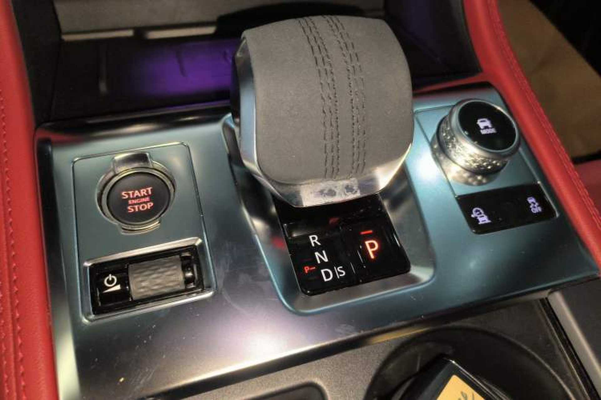Used Jaguar F-PACE 2024 P250 R-Dynamic SE Gear Lever