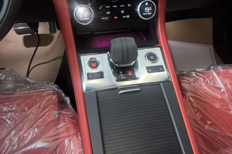 Used Jaguar F-PACE 2024 P400 SPORT Gear Lever