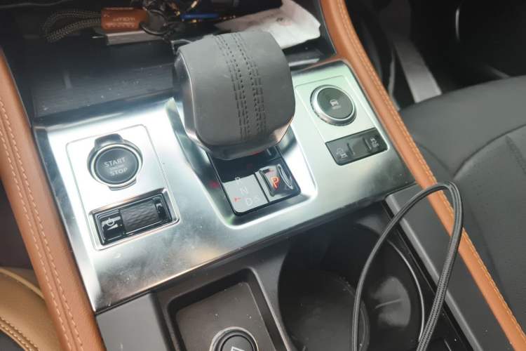 Used Jaguar F-PACE 2024 P250 R-Dynamic SE Gear Lever