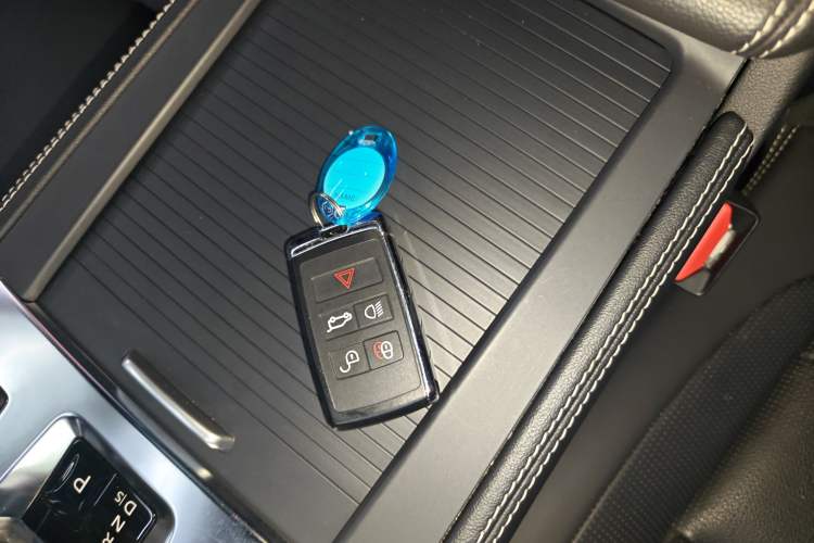 Used Jaguar F-PACE 2024 P250 R-Dynamic SE Interior 1