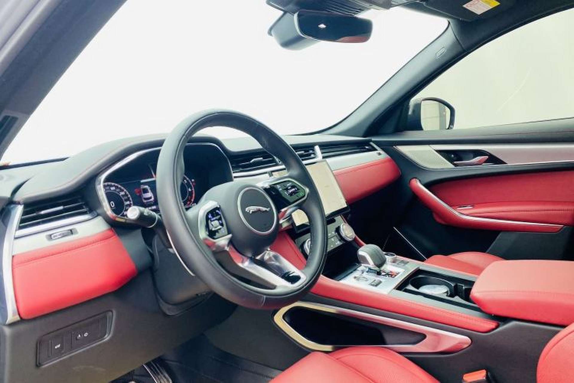Used Jaguar F-PACE 2024 P250 R-Dynamic SE Interior 1