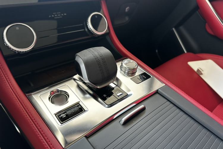 Used Jaguar F-PACE 2024 P250 R-Dynamic HSE Interior 1