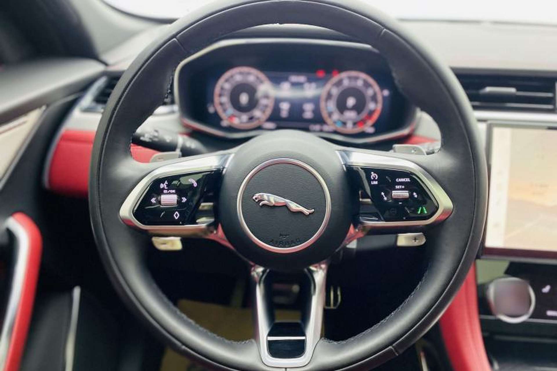 Used Jaguar F-PACE 2024 P250 R-Dynamic SE Interior 10